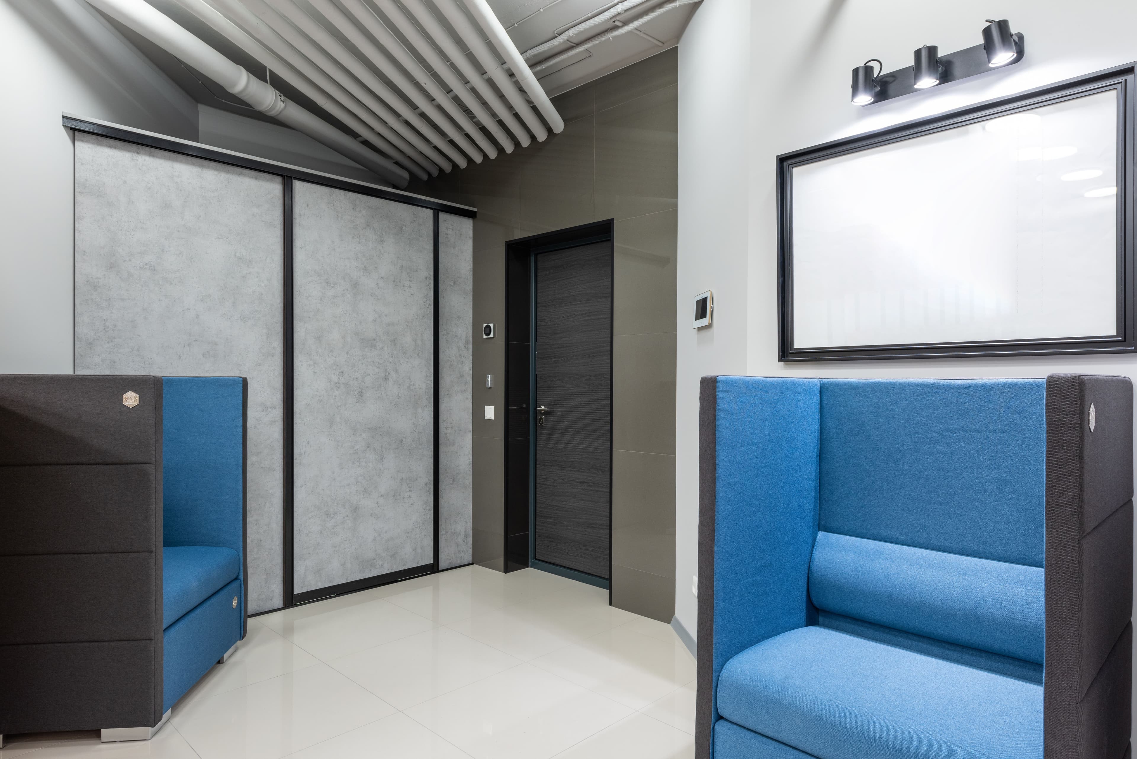 Aluminium sliding door installation