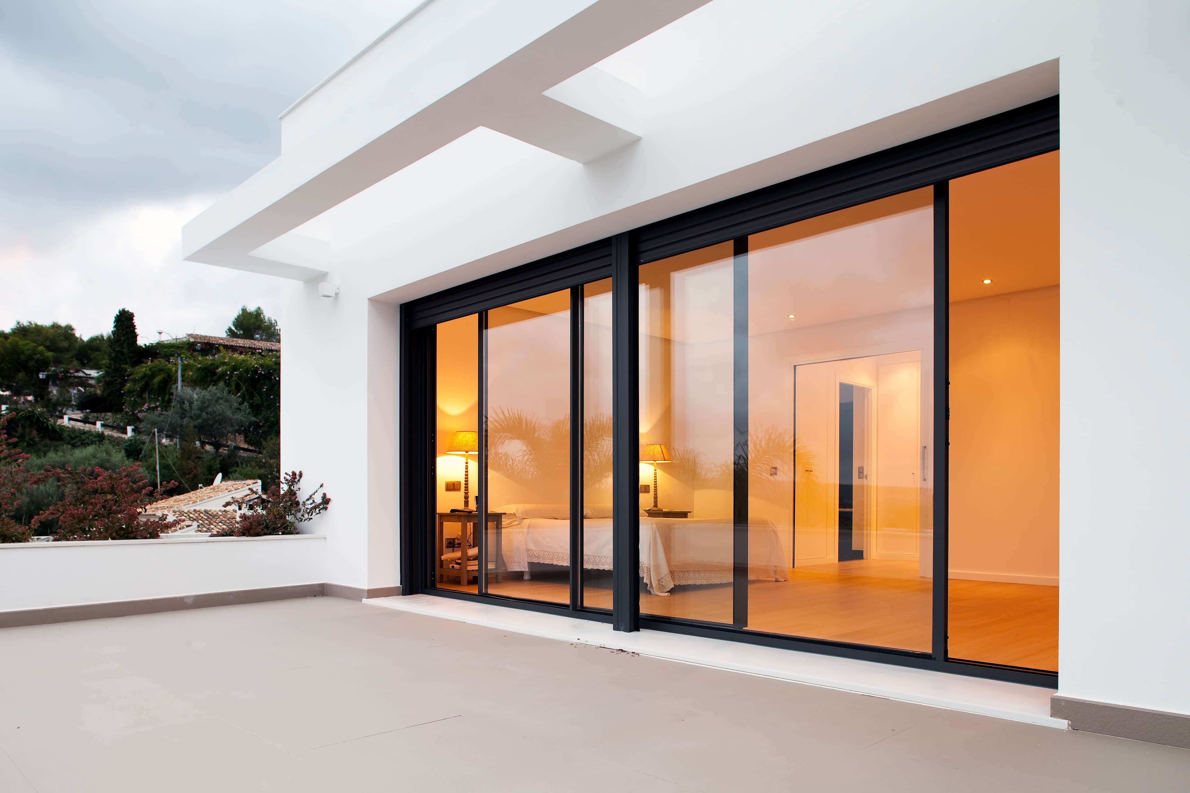Aluminium sliding door installation